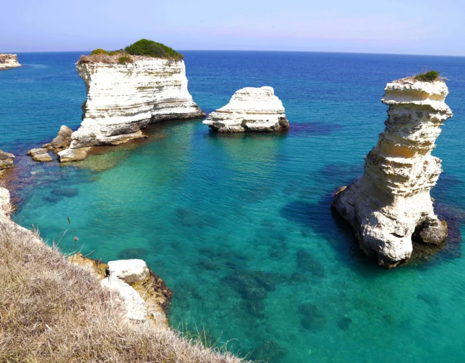 costa adriatica torre sant andrea e i faraglioni